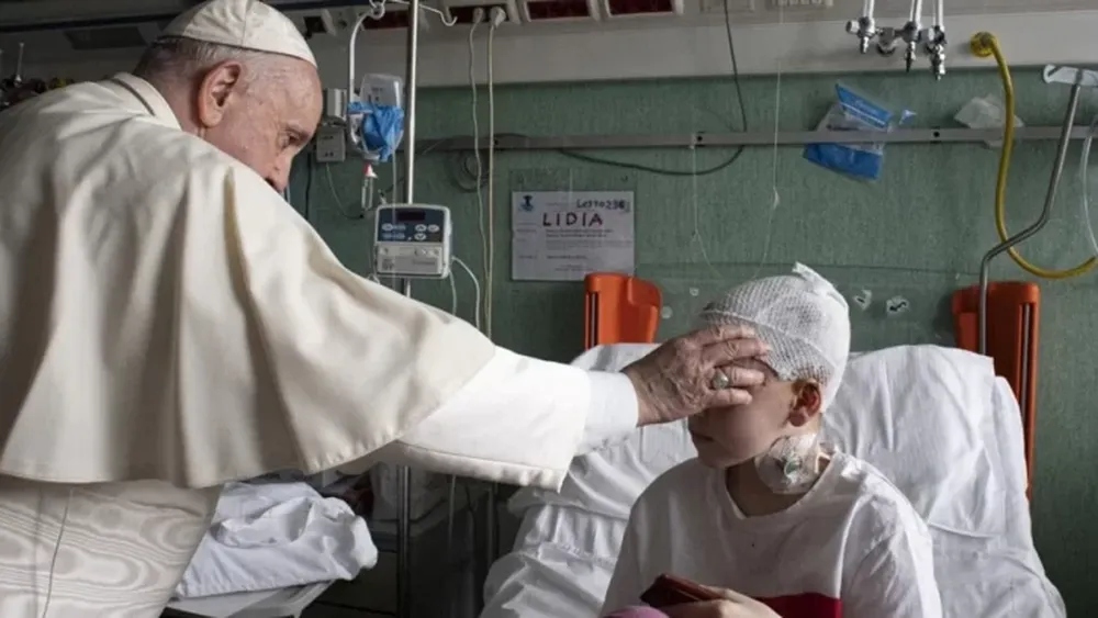 El Papa visitó a 19 niños ucranianos internados en Roma