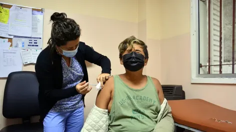 Las vacunas logran reducir entre seis y doce veces la mortalidad por covid-19