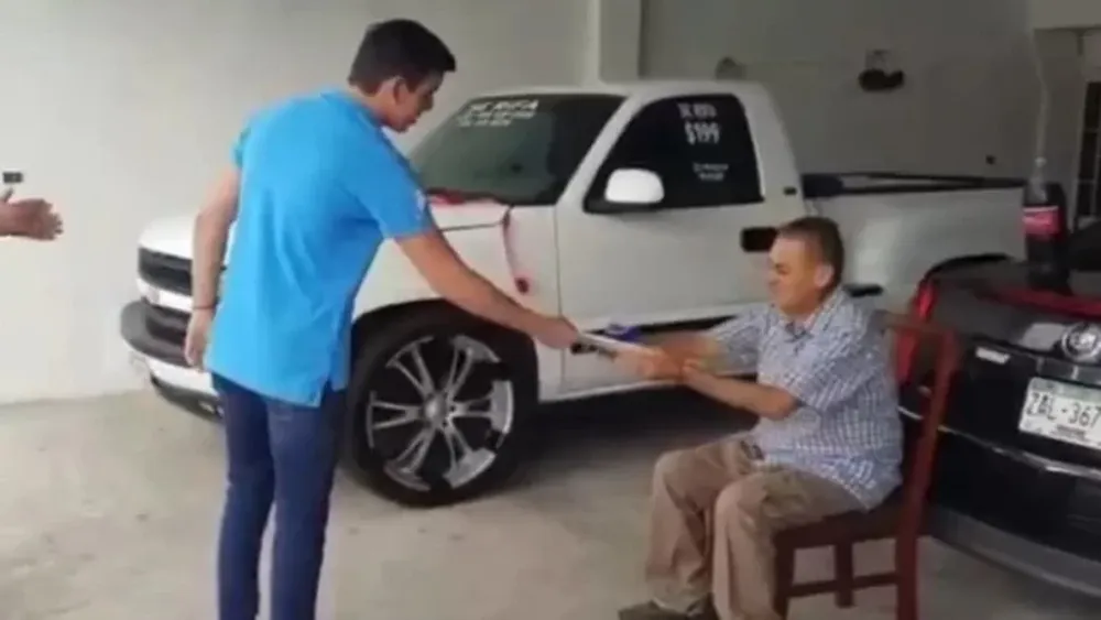 Rifó su camioneta para pagar su tratamiento contra el cáncer y el ganador se la devolvió