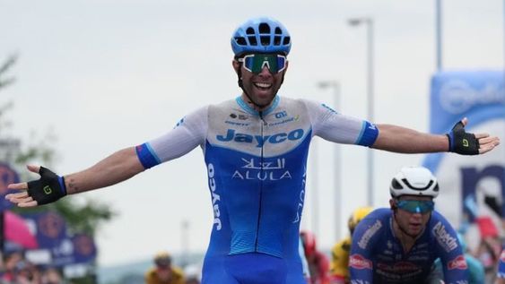 Matthews, en la etapa, Remco en la general