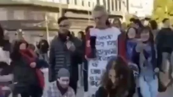 Video anticuarentena: quemaron barbijos a metros del Obelisco