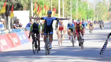 Mauricio Páez tuvo un feliz domingo y se quedó con el tercer critérium