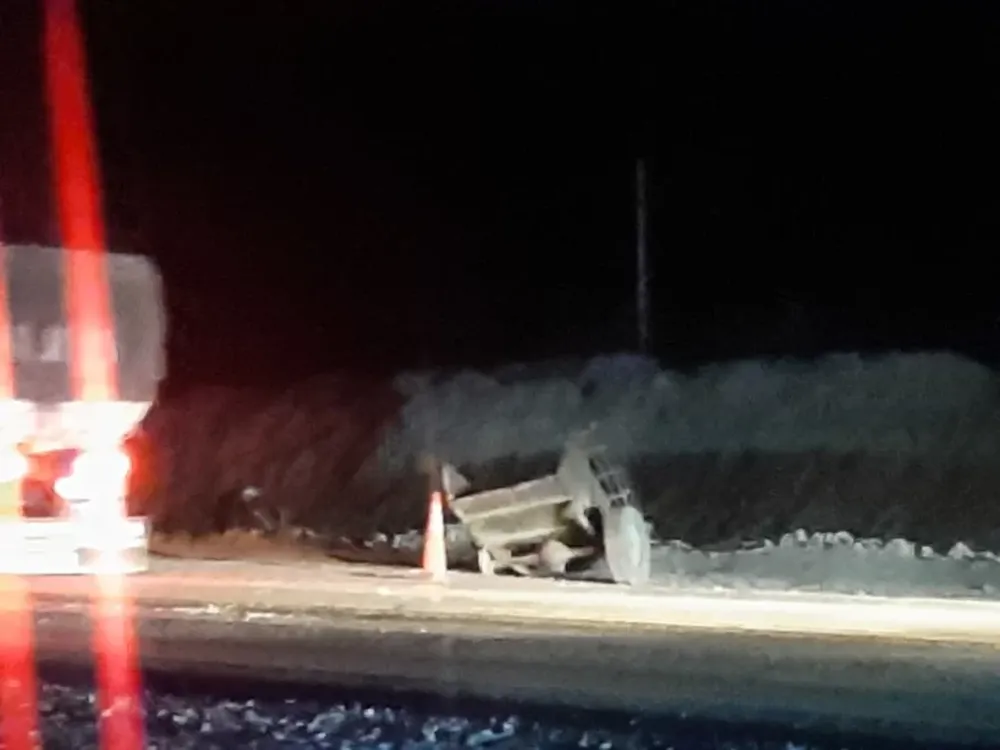 Un auto y una moto chocaron en pleno centro y una mujer terminó en el hospital