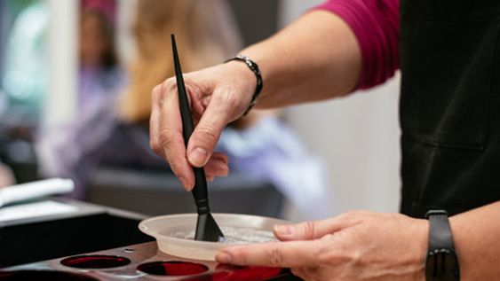 Pelo oscuro: la tintura que se transformará en la más usada esta primavera