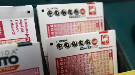 Ganó 600.000 dólares en la lotería, pero el agenciero le quitó el boleto y huyó en moto