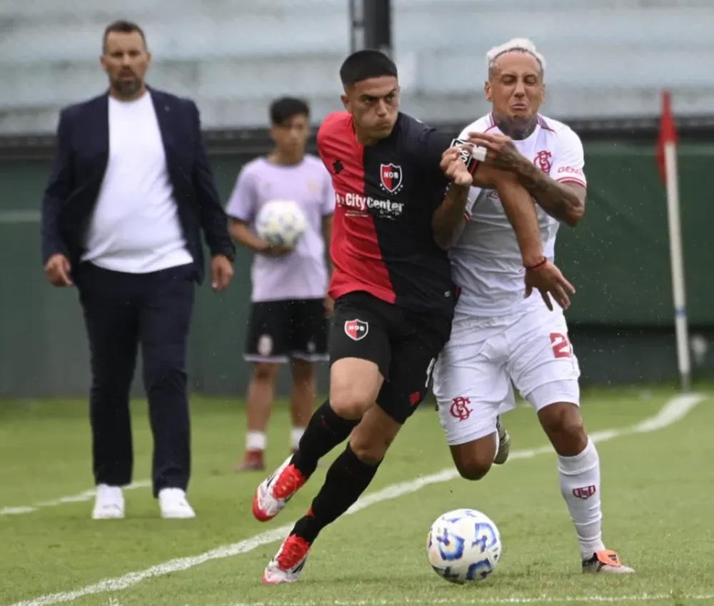 EN EL DEBUT del Ogro Fabbiani, como DT, Newells no puede levantar cabeza y cayó ayer su visita a Barracas Central.