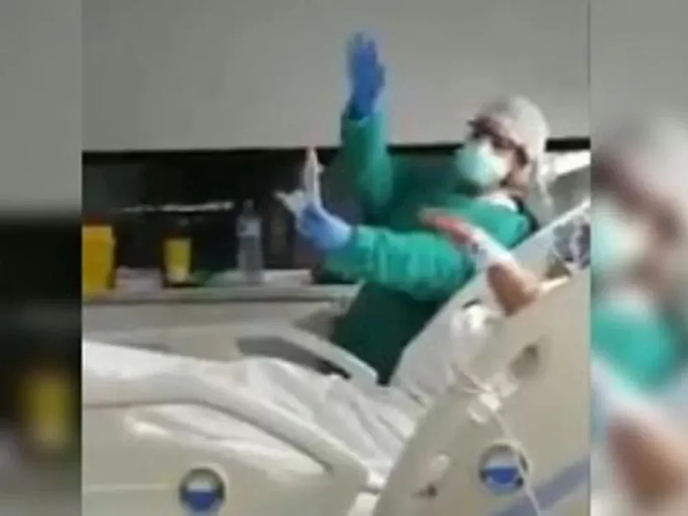 La videollamada entre un paciente con coronavirus y su familia que conmovió a todos