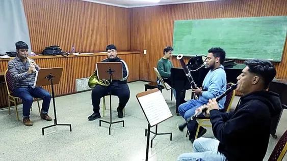 LOS ELEGIDOS. El grupo que abrirá el ciclo de música de cámara está compuesto por Federico Salas en oboe, LuisQuerales en fagot, Gaspar Videla en clarinete, Javier Más en piano y Melissa Sánchez en trombón.