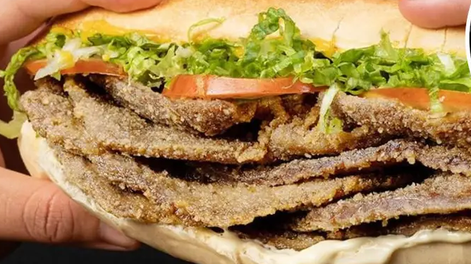 Pidió un sándwich de milanesa y se enamoró con el tierno gesto del cocinero