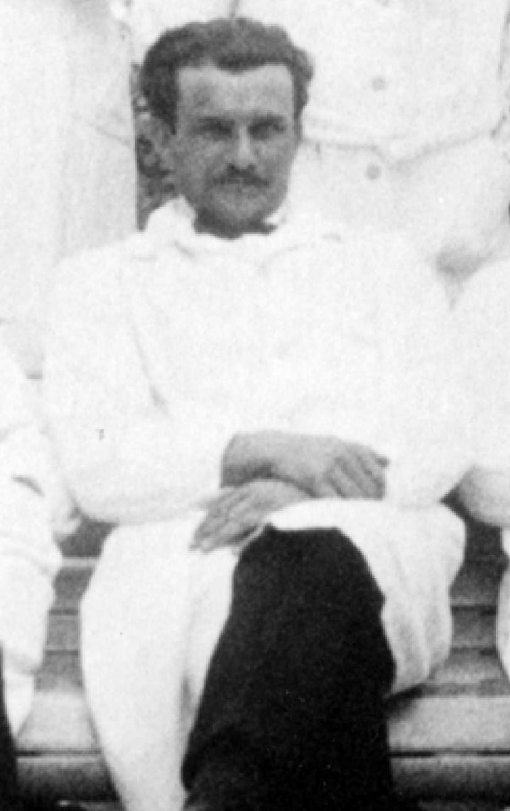 Elio con ropa de m&eacute;dico cuando era director del hospital Rawson