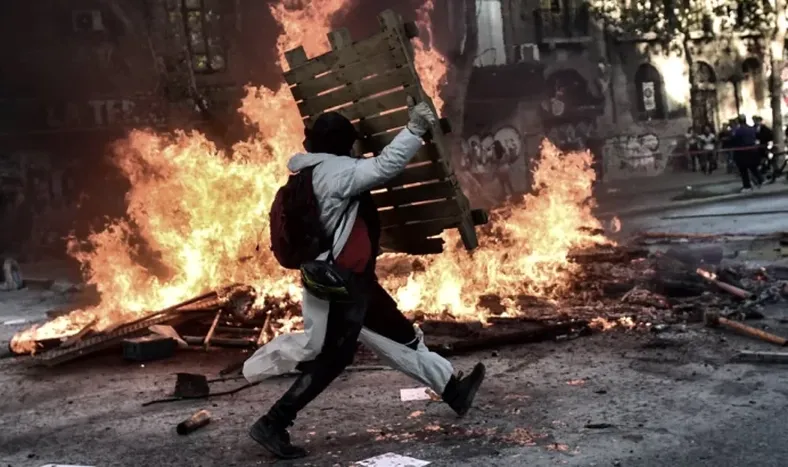 Preocupación en Chile: más de 75 intoxicados y clases suspendidas por contaminación