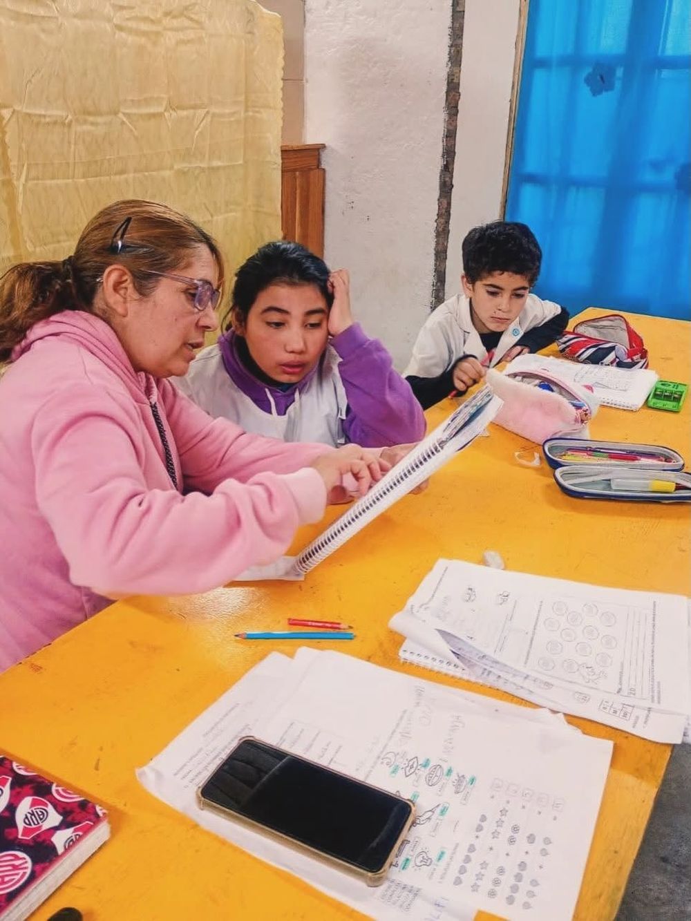 Las clases de apoyo escolar en Zonda se dictan en el Centro Educativo Municipal.
