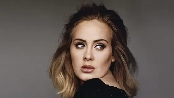 Adele se hizo los rulos: ¡la cantante sorprendió a sus fans con un nuevo look!