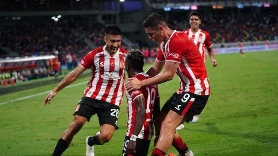 LA ALEGRÍA fue toda del ‘Pincharrata’ que llegó más descansado y le hizo sentir a Vélez toda su categoría sin darle chances de recuperación