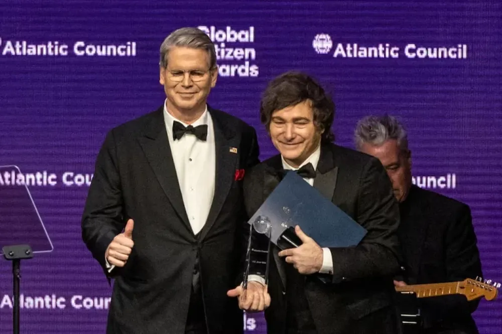 Tras la decisión de Milei de no ir al sorteo del Mundial en EEUU, Scott Bessent suspendió su visita a la Argentina