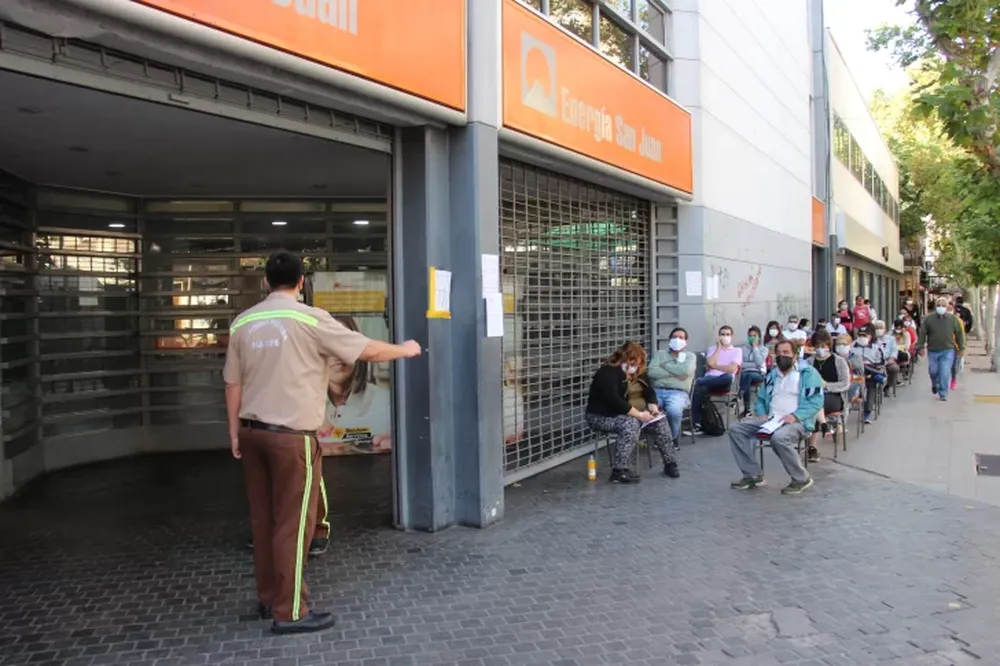 Con tapaboca y permisos, hubo orden en la calle y se analiza sumar actividades