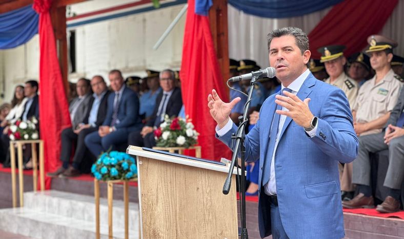 El gobernador Marcelo Orrego encabezó el acto.