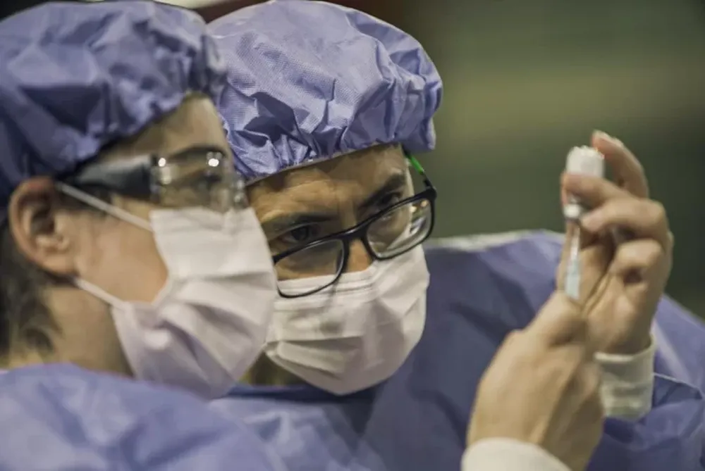 “Luego de 24 hs puede aparecer una reacción menor que es la propia de cualquier vacuna”