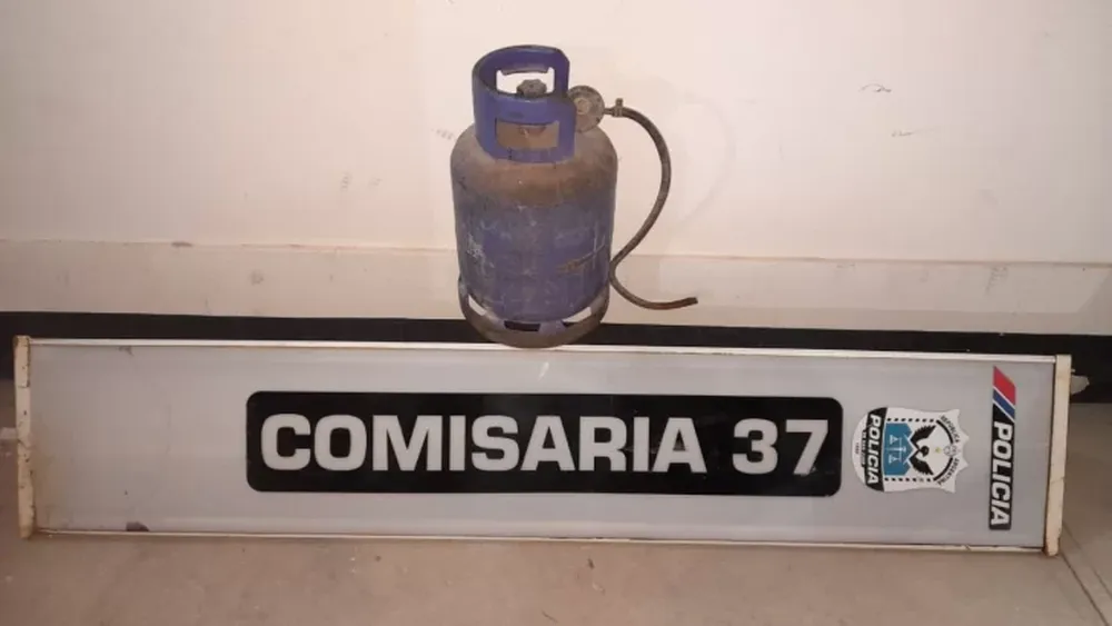 Sorprendieron a dos adolescentes con una garrafa robada