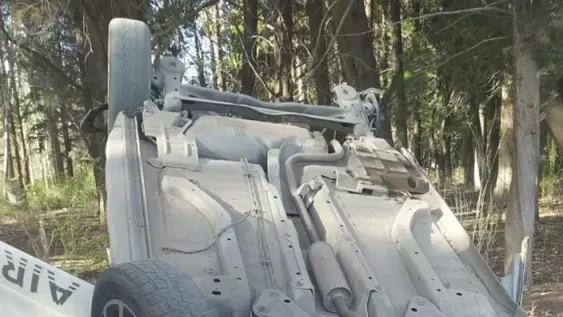 Futbolista, al hospital por volcar en Ruta 40