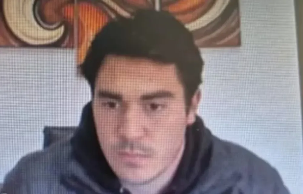 Un condenado por abuso sexual se arrancó la tobillera y se fugó en plena audiencia virtual