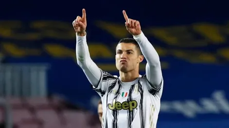 Con un doblete de CR7, Juventus goleó a un pálido Barcelona