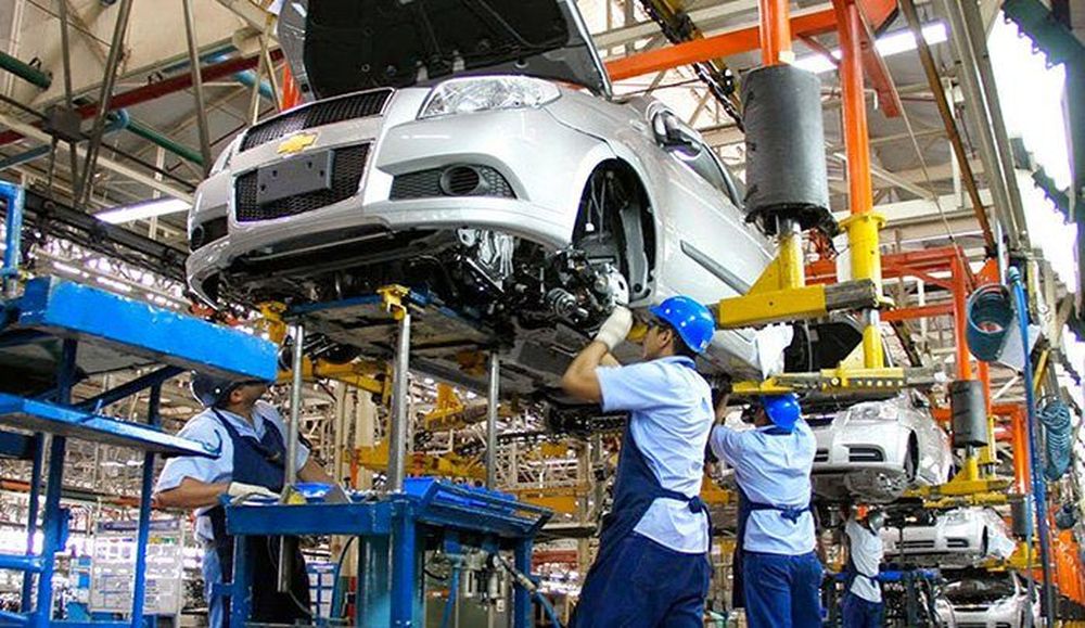 La industria se derrumbó 5,6% en agosto, en lo que fue la cuarta baja consecutiva