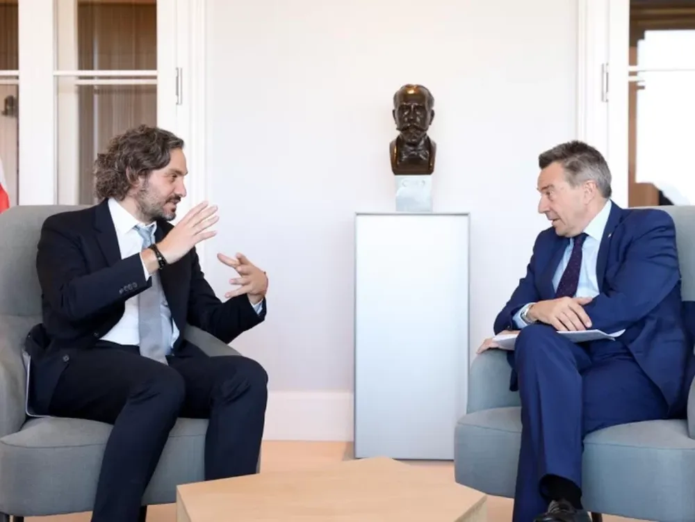 Argentina envía a Cascos Blancos para asistir a quienes emigran de Ucrania