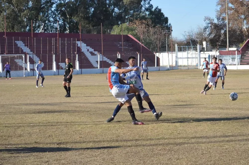 Las clasificaciones del fútbol local se definirán el próximo sábado en horario a definir