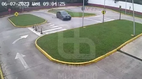 Video: una mujer terminó volcando cuando realizaba la prueba de manejo