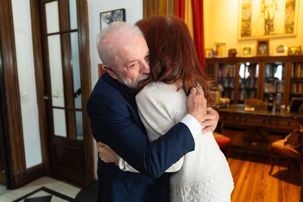 Cristina Kirchner felicitó a Lula después de su victoria en el balotaje brasileño y destacó la remontada que lo llevará a un cuarto mandato.