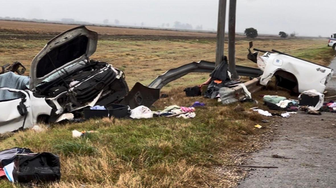 identificaron a las victimas: tres muertos por el choque de una camioneta que quedo partida en dos