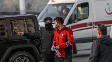 Un camión embistió a una multitud en un funeral y causó cinco muertes y 25 heridos