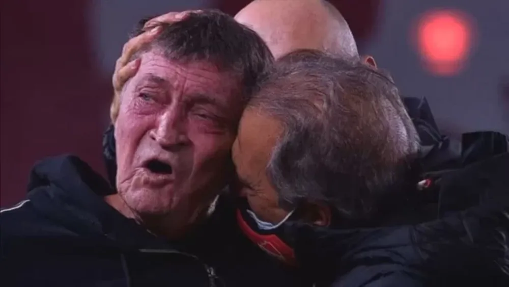 El desconsolado llanto y la dedicatoria al cielo de Falcioni tras el pase a la semifinal