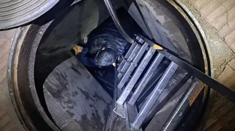 El insólito escondite de un ladrón para escapar de la policía: terminó siendo rescatado por Bomberos