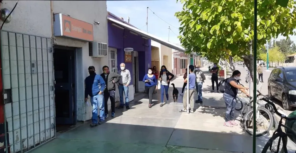 Comercios de zonas alejadas piden la venta presencial y otros horarios