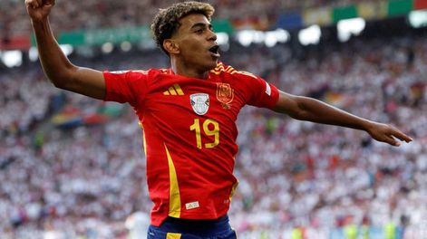 Heredero. España sueña con su magia y el mundo del fútbol posiciona a Yamal como el sucesor de la era Messi-Cristiano Ronaldo. Heredero. España sueña con su magia y el mundo del fútbol posiciona a Yamal como el sucesor de la era Messi-Cristiano Ronaldo.