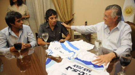 Gioja recibió a la delegación sanjuanina que ganó en Rosario