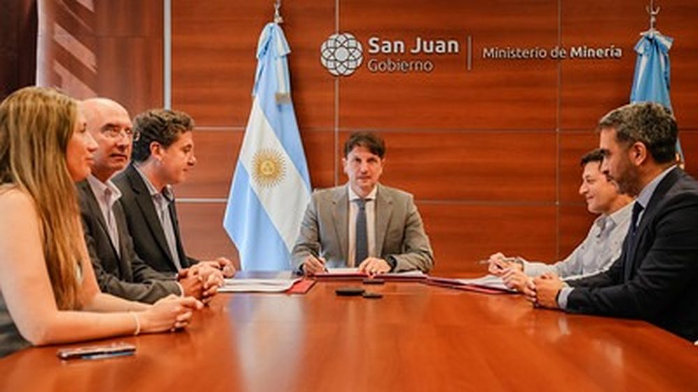 Formalizan un convenio para la implementación del Programa Mujeres + Mineras