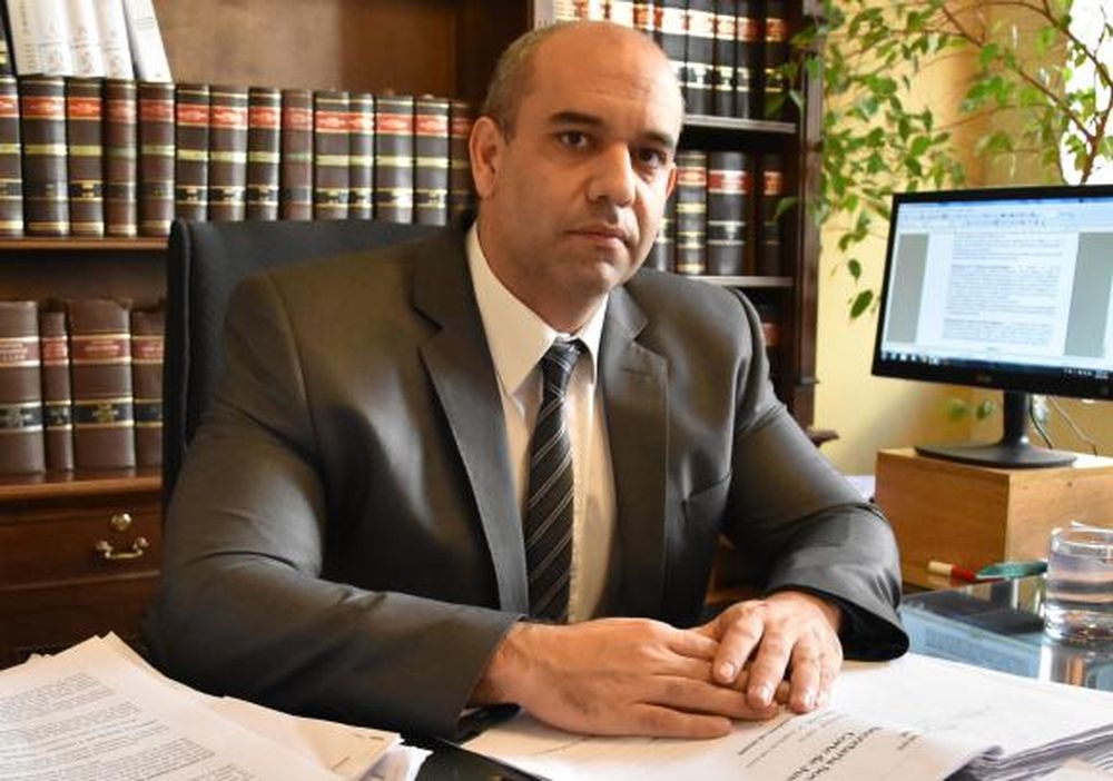 Un expolicía, denunciado por haber abusado de un joven