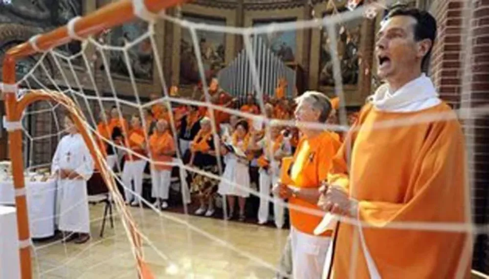 Holanda: Suspenden a cura que ofició misa naranja por el Mundial