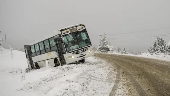 Bariloche, sin clases por la nieve