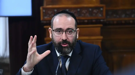 Axel Wahnish, embajador argentino en Israel confirmó que hay 200 turistas argentinos varados tras el cierre del cielo por riesgo de sufrir ataques iraníes con misiles.&nbsp;