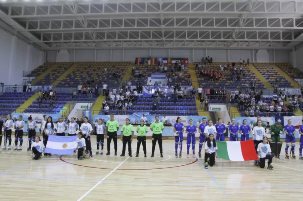 El estadio de UPCN debutó y el poco público le brindó su cariño a las argentinas
