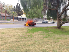 un auto que ingresaba a la circunvalacion se incendio y bomberos debieron intervenir sofocar las llamas