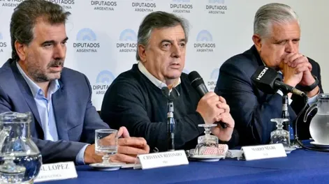 La oposición busca avanzar con un juicio político al Presidente por desobedecer a la Corte