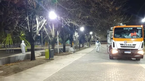 Tres pacientes con coronavirus escaparon de una clínica para comer pizza en una plaza