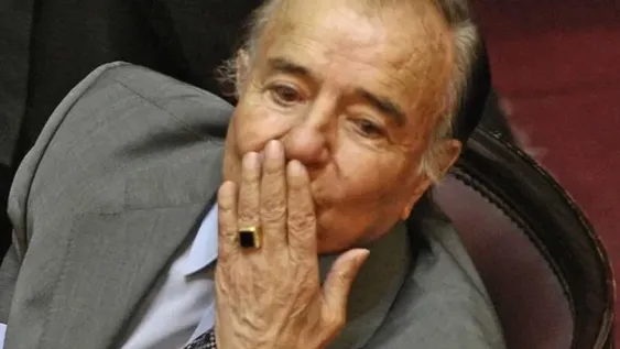 Buscan a los ladrones del anillo de oro del expresidente Carlos Menem