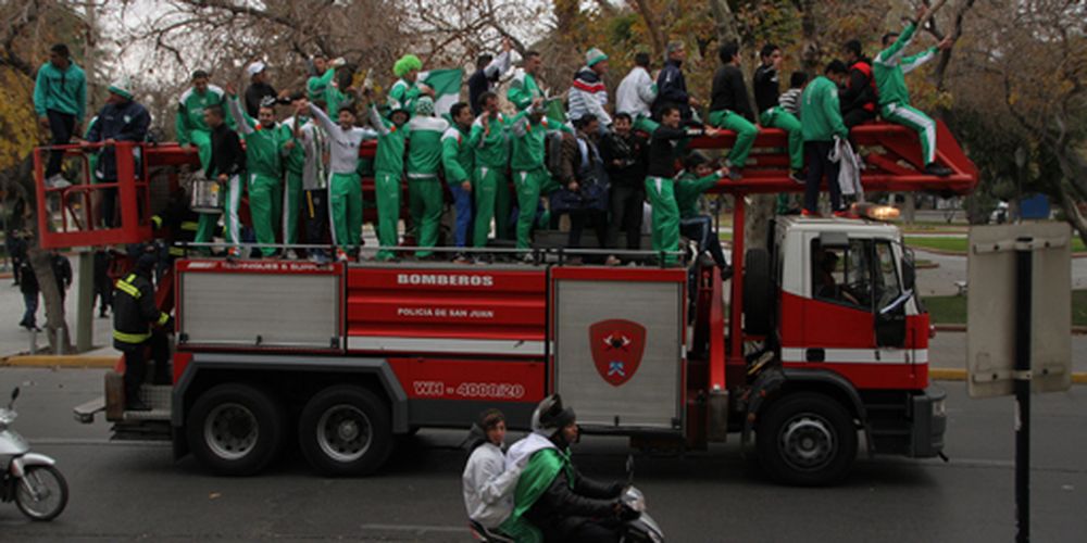 La alegría por el ascenso se trasladó hasta Plaza 25 de Mayo