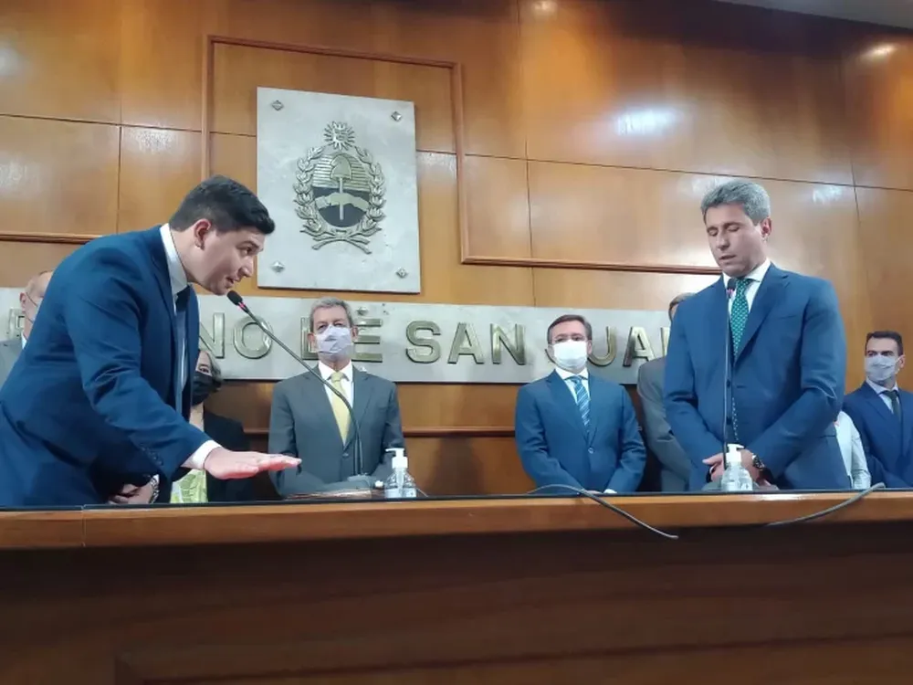 El nuevo secretario de Ambiente fue el único que juró por “la Patria y el honor”